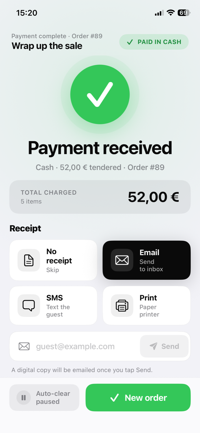 Payment received on an iPhone: €52.00 in cash, with receipt options by email, SMS or print